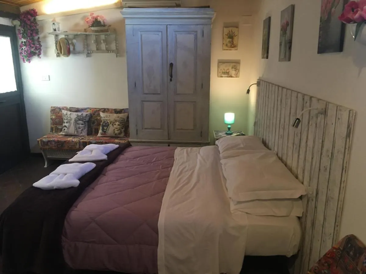 Apartamento La Mansarda-roof CTA 0*,  Italia